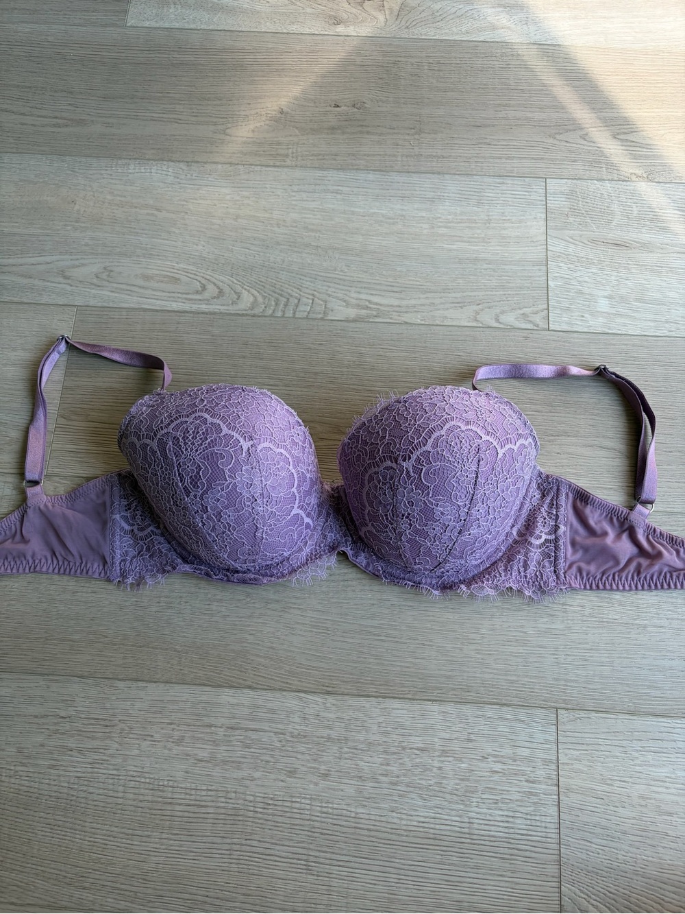 Victoria's Secret Lavender Lace Push-Up Bra | 32DDD - Picture 1 of 2